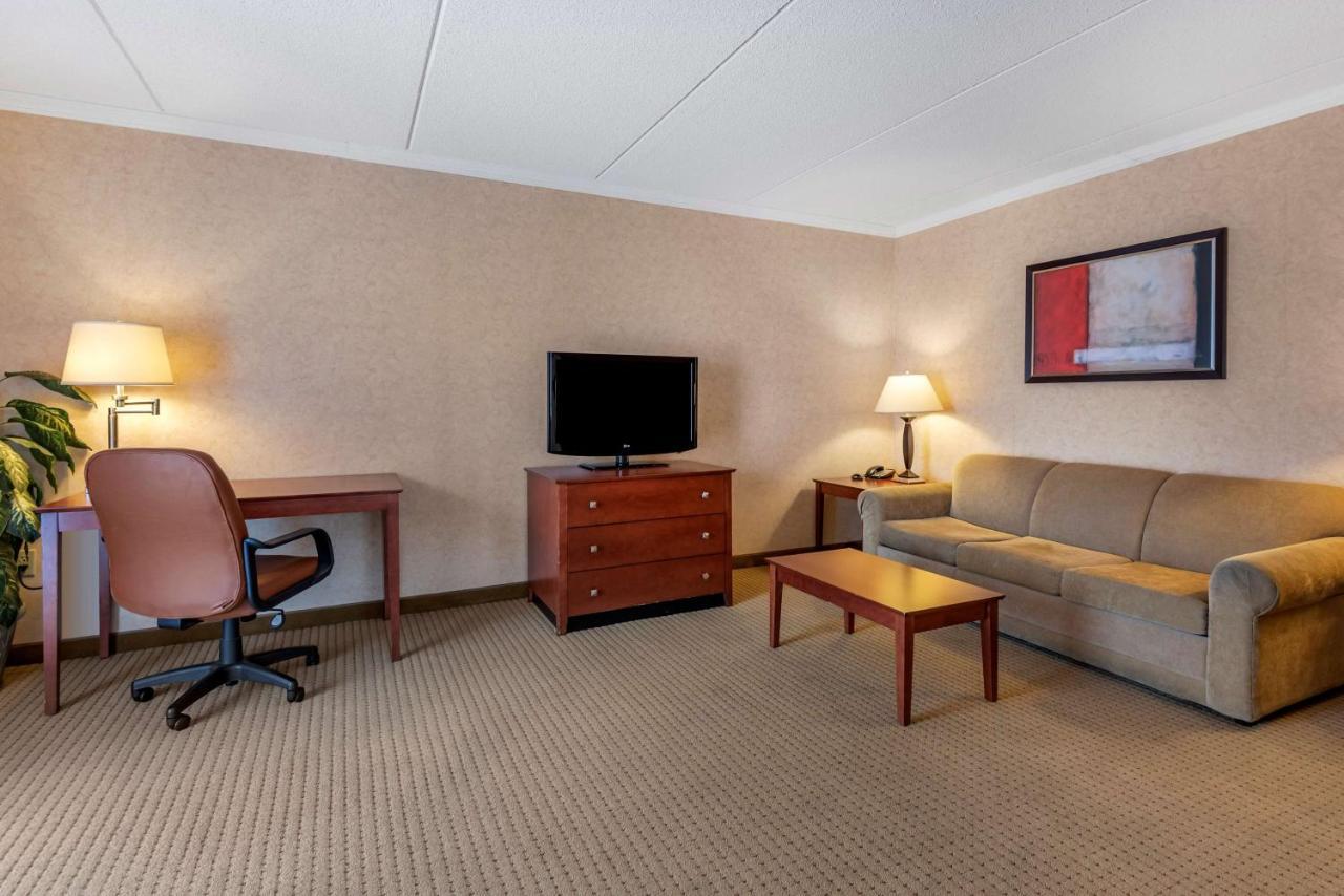 Best Western Plus Oswego Hotel And Conference Center Exterior foto