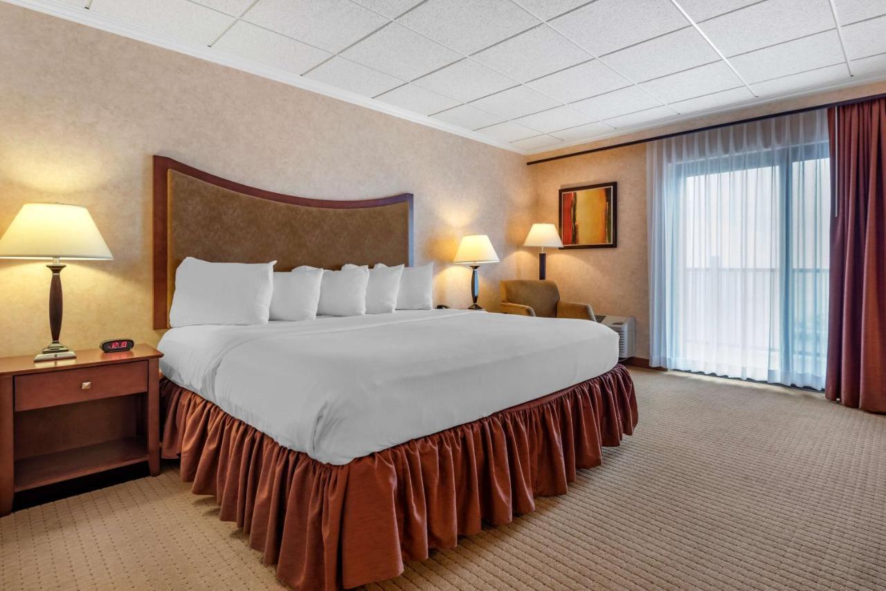 Best Western Plus Oswego Hotel And Conference Center Exterior foto
